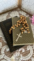 Twee oude religieuze boekjes met rozenkrans, Ophalen of Verzenden