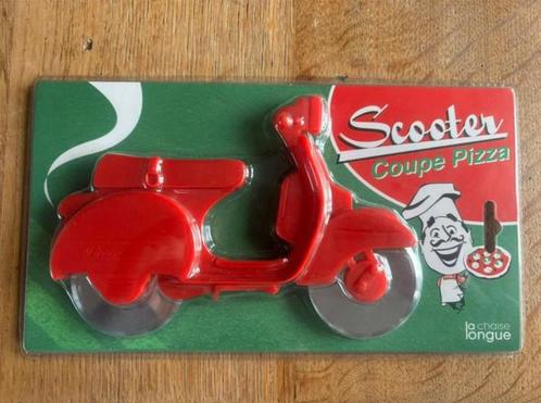 Scooter Pizzasnijder – Origineel & Leuk Cadeau, Huis en Inrichting, Keuken | Bestek, Zo goed als nieuw, Ophalen of Verzenden