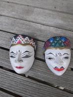 Indonesië, 2 fraai beschilderde Houten Maskertjes, Ophalen of Verzenden