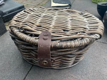 Rieten fietsmandje met deksel, ovale vorm beschikbaar voor biedingen