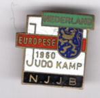 N.J.J.B. Judo kamp 1960 email op koper knoopsgat ( Y_081 ), Verzamelen, Speldjes, Pins en Buttons, Verzenden, Zo goed als nieuw
