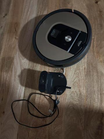 Goed werkende iRobot Roomba 976 robotstofzuiger met app beschikbaar voor biedingen