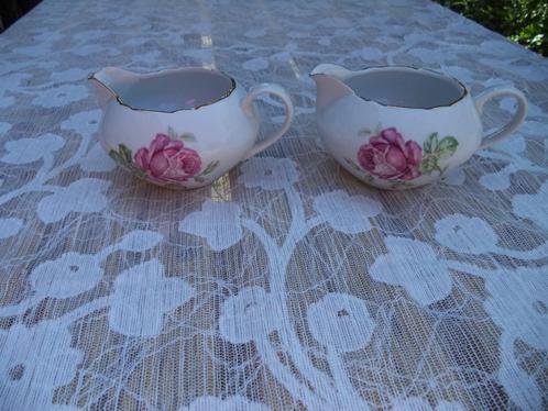 melkkannetjes servies rozen met gouden rand bohemia, Antiek en Kunst, Antiek | Servies los, Ophalen of Verzenden