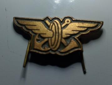 kraagspeld   militairen van Hongaarse spoorweg troepen. beschikbaar voor biedingen