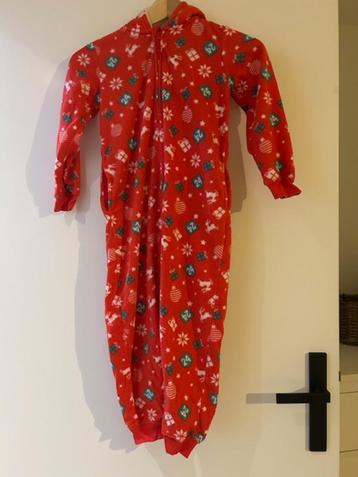 kerst. onesie maat 104/110. 3x gedragen beschikbaar voor biedingen
