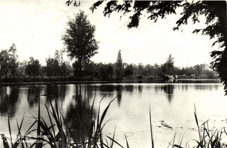 Gezicht op de Giessen, Hveld-Giessendam - 1985 gelopen, Verzamelen, Ansichtkaarten | Nederland, Gelopen, Noord-Brabant, 1920 tot 1940
