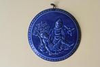 Religie. Ronde plaquette met de piëta, blauw steenwerk., Antiek en Kunst, Antiek | Religie, Ophalen of Verzenden