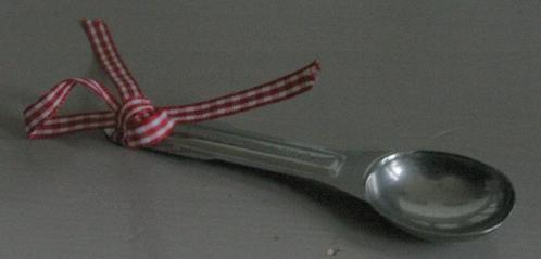 Brocant metalen thee-schep-lepeltje met strikje (nieuw), Antiek en Kunst, Curiosa en Brocante, Ophalen of Verzenden