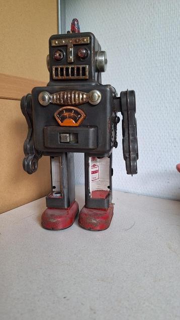 vintage lijkende metalen  robot : "smoking"? beschikbaar voor biedingen