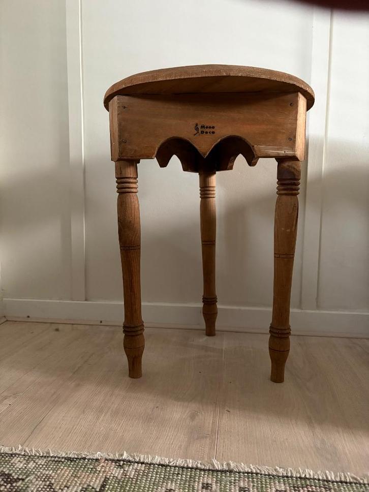 Leuk klein houten bijzettafeltje, Huis en Inrichting, Tafels | Bijzettafels, Gebruikt, Rond, Minder dan 55 cm, Ophalen
