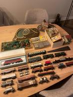 Marklin treinen, wagons en doos vol huisjes, aankleding, Wisselstroom, Ophalen of Verzenden, Analoog, Märklin