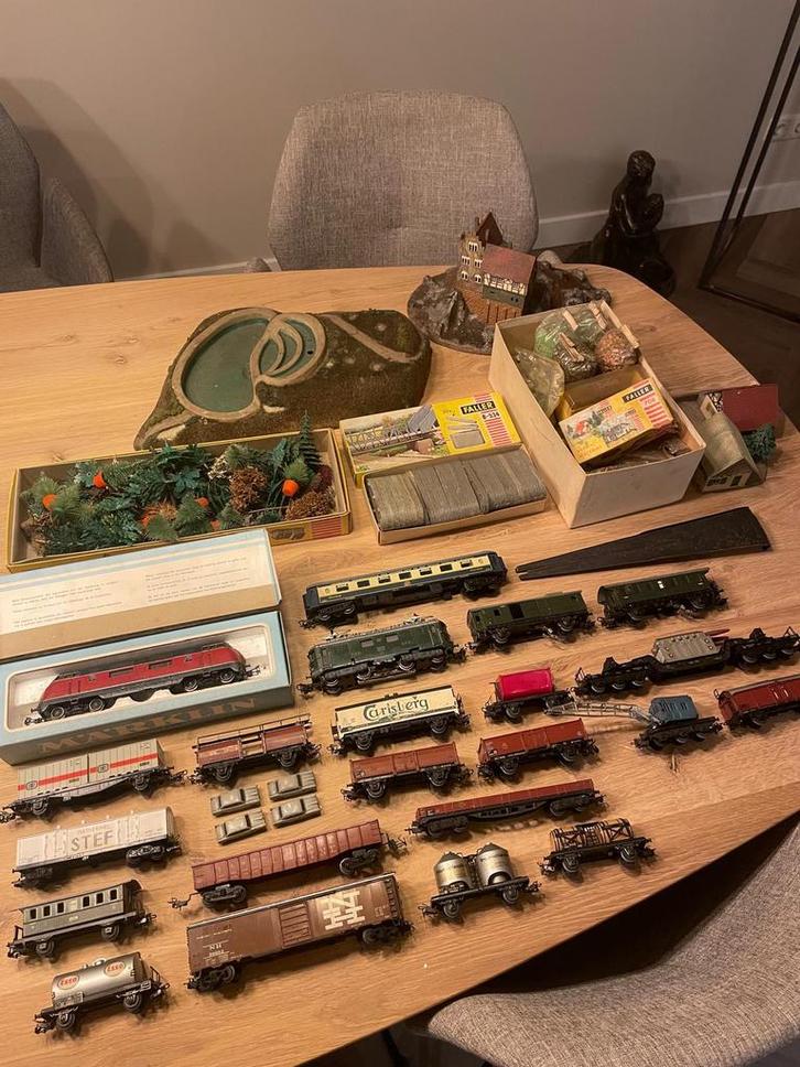 Marklin treinen, wagons en doos vol huisjes, aankleding, Hobby en Vrije tijd, Modeltreinen | H0, Gebruikt, Treinset, Wisselstroom