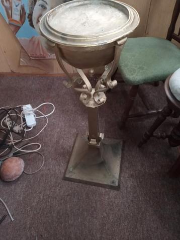 Doopvond  beschikbaar voor biedingen