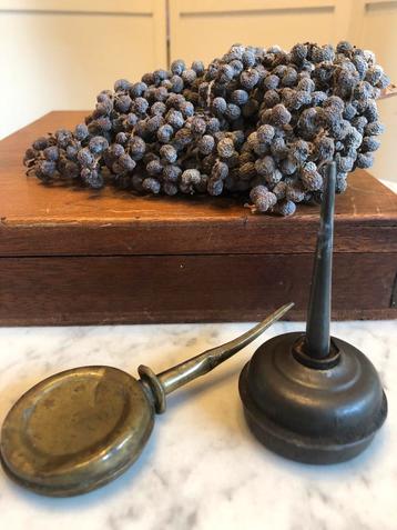 Antieke oliespuitjes van koper 2 stuks beschikbaar voor biedingen