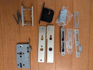 Divers Hang- en Sluitwerk beschikbaar voor biedingen