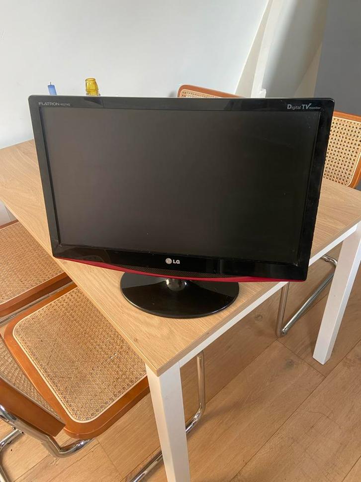 LG Flatron M227WD 22 inch Monitor, Computers en Software, Monitoren, Gebruikt, 60 Hz of minder, HDMI, Gaming, Hoofdtelefoonaansluiting