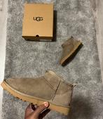 Gloednieuwe UGG Classic Ultra Mini - Maat 38, Kleding | Dames, Schoenen, Bruin, Verzenden, Lage of Enkellaarzen, Nieuw