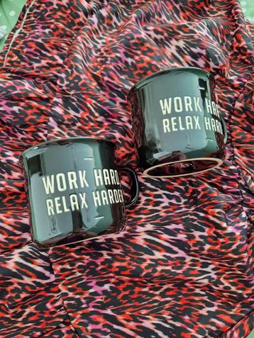 2 mokken Work Hard Relax Harder nieuw beschikbaar voor biedingen