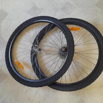 24 Inch Wielenset Met Binnen en Buitenband Met 6 Schijven beschikbaar voor biedingen