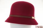 Dames dophoed Hawkins bordeaux vilt met gespje opzij 54-57, Hoed, Hawkins, Nieuw, One size fits all