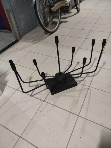 Metal Moderne Kandelaar beschikbaar voor biedingen