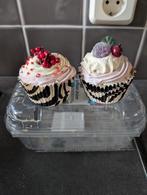 Twee (nep gebakjes), Huis en Inrichting, Ophalen, Zo goed als nieuw