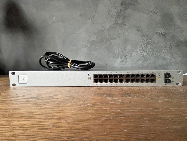 Ubiquiti Unifi 24 Poorts 250W POE Switch (US-24-250W), Computers en Software, Netwerk switches, Zo goed als nieuw, Ophalen of Verzenden