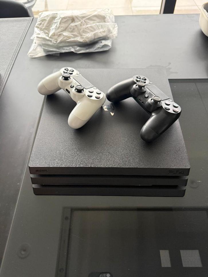 PS4 (500gb) met 2 controllers (te herstellen), Spelcomputers en Games, Spelcomputers | Sony PlayStation 4, Gebruikt, Original