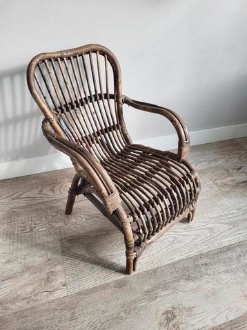Rotan kinderstoel beschikbaar voor biedingen