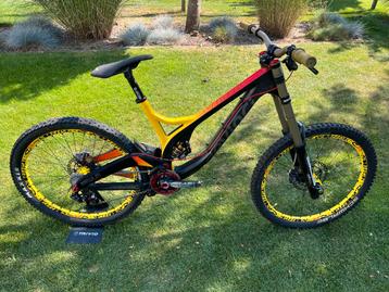 Devinci Wilson Carbon 26" Downhill MTB (L) beschikbaar voor biedingen