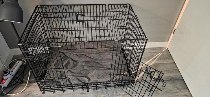 2 benches inclusief gratis kussen, Dieren en Toebehoren, Hondenhokken, Zo goed als nieuw, Hondenhok, 65 tot 100 cm, 75 tot 110 cm