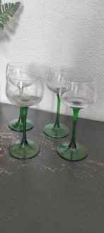 Vintage wijnglazen Frans 4x groene voet en gravering, Glas of Glazen, Gebruikt, Ophalen of Verzenden, Glas