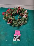 krans met dennenappels [b74], Diversen, Kerst, Ophalen of Verzenden