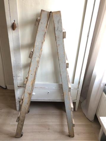 Gave oude houten trap in verweerde patina ~ brocante beschikbaar voor biedingen