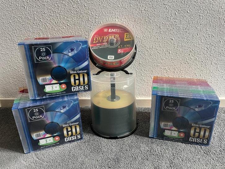 Lot 75 slim CD cases en spindels met lege CDr’s en DVDr’s, Computers en Software, Beschrijfbare discs, Nieuw, Overige typen, Op spindel