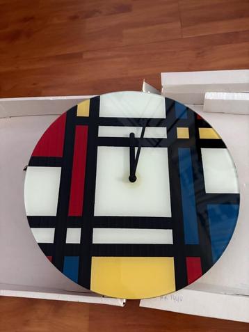 Mondriaan klok beschikbaar voor biedingen