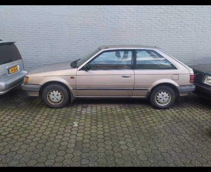 Mazda 323 1.5 aut. 1987 -  bijna wegenbelasting vrij!, Auto's, Mazda, Particulier, Benzine, Hatchback, Automaat, Origineel Nederlands