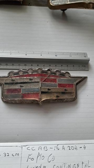 Cadillac Motorkap Embleem 1956-1957 beschikbaar voor biedingen