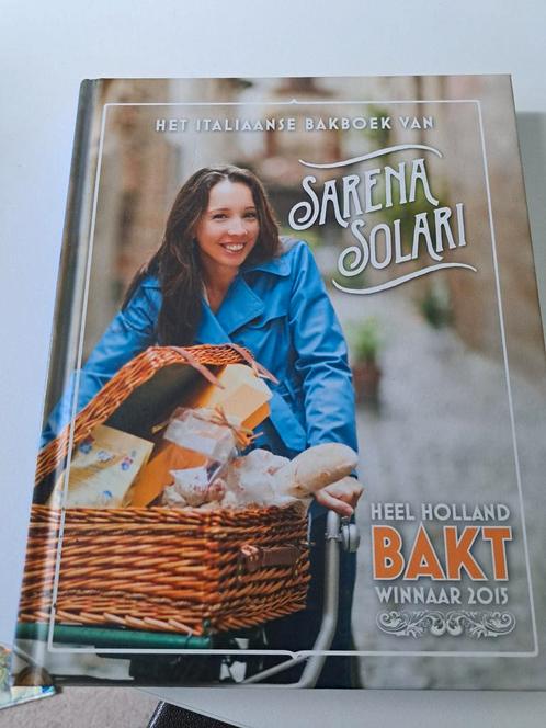 Het Italiaanse bakboek van Sarena Solari - Heel Holland Bakt, Boeken, Kookboeken, Zo goed als nieuw, Italië, Ophalen of Verzenden