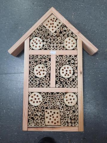 Insectenhotel insectenkast klein en (heel)groot | Bijenhotel beschikbaar voor biedingen