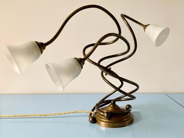 Unieke tafellamp van brons met glazen kapjes