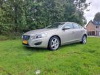 Volvo S60 1.6 T3 2011 Grijs Summum Xenox Dealer onderhouden!, Voorwielaandrijving, 15 km/l, 74 €/maand, Beige