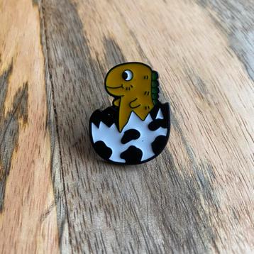 Verschillende pins/ broches beschikbaar voor biedingen