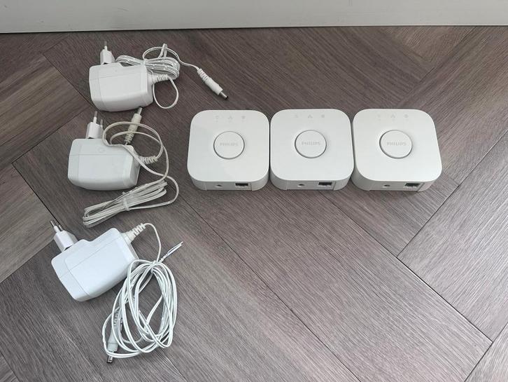 3x Philips Hue Bridge v2 (nog 2 beschikbaar!) – HomeKit, Computers en Software, Accesspoints, Zo goed als nieuw, Ophalen of Verzenden