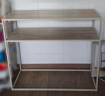Beige eikenhout sidetable beschikbaar voor biedingen