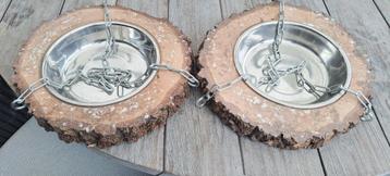 2 voederplateaus met RVS voederbak beschikbaar voor biedingen