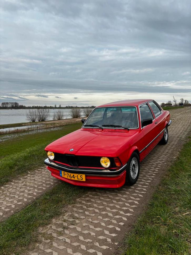 BMW 315 E21 1983, Volledig gerestaureerd, Luchtvering, Auto's, BMW, Particulier, 3-Serie, Bluetooth, Radio, Benzine, Sedan, Handgeschakeld