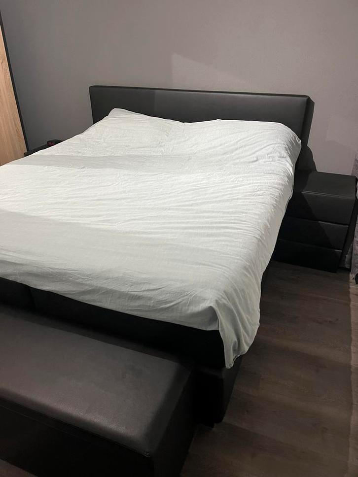 Boxspring van Swiss Sence, Huis en Inrichting, Slaapkamer | Boxsprings, Zo goed als nieuw, 180 cm, 200 cm, Tweepersoons, Zwart