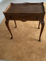 Klassieke theetafel met lade, Ophalen