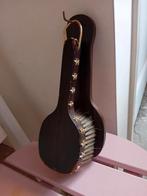 Houten kledingborstel, Ophalen